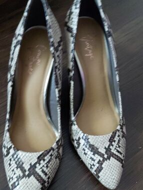 Crown Vintage Snake-Print Pointed Toe Flats in White and Black